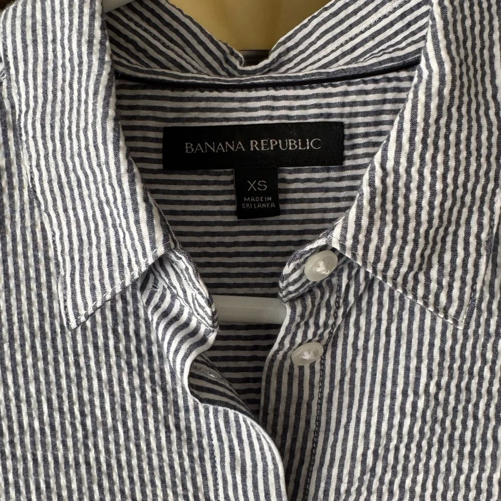 Banana Republic blue & white seer sucker button up - Picture 3 of 4